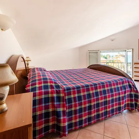 Belvilla By Oyo Timpi Russi Bilo Mansarda Holiday home *